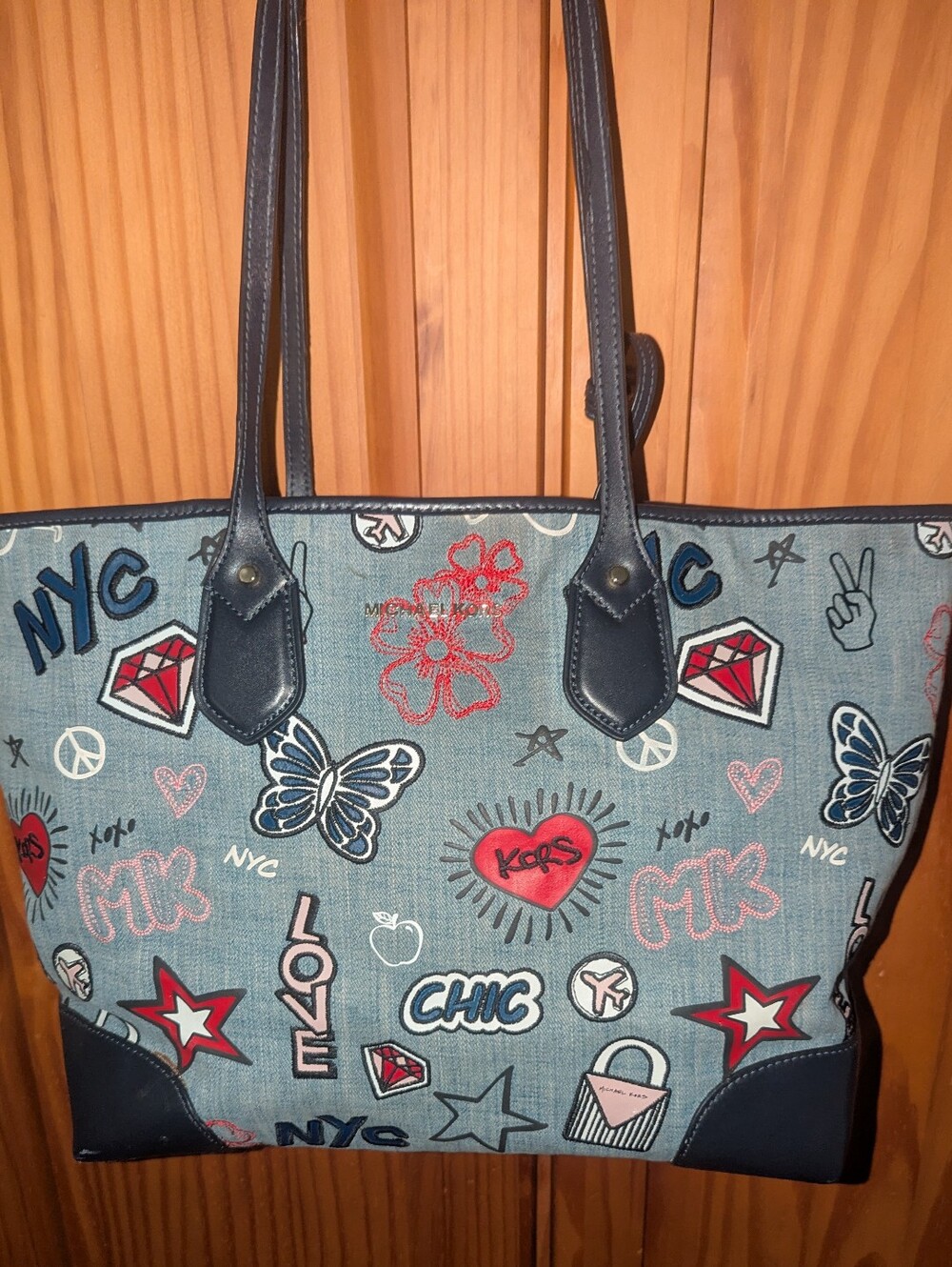 Michael Kors Large Eva Graphic Patchwork Denim Tote Bag with Pouch - Picture 4 of 16